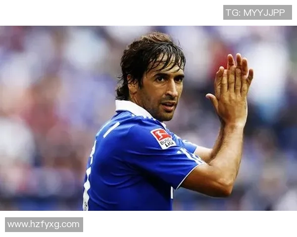 足球八位球星经典瞬间合集 精彩瞬间与传奇故事并存